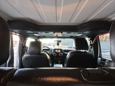 Used 2016 Jeep Wrangler Unlimited Rubicon image 23