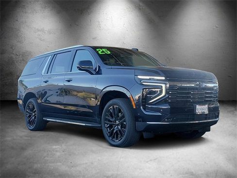 New 2025 Chevrolet Suburban Premier image 2