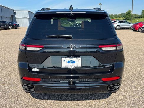 Used 2025 Jeep Grand Cherokee Summit AWD/4WD image 3
