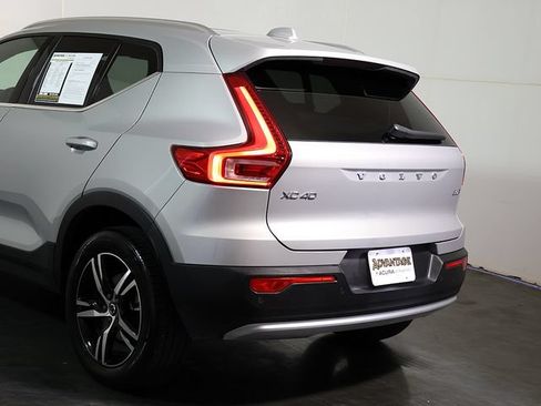 Used 2025 Volvo XC40 B5 Core AWD/4WD image 11