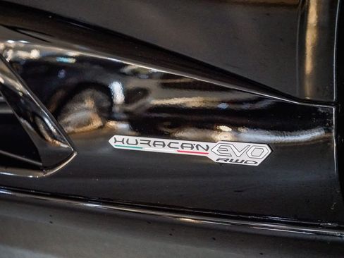 Used 2022 Lamborghini Huracan EVO image 14