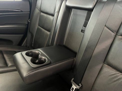 Used 2012 Jeep Grand Cherokee Laredo AWD/4WD image 38