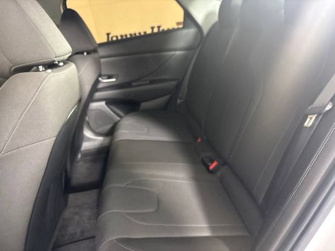 Used 2026 Hyundai Elantra SE FWD image 23