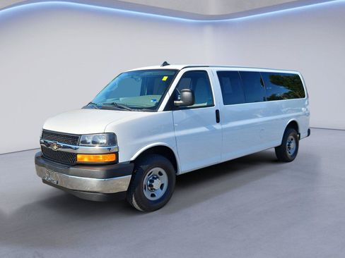 Used 2017 Chevrolet Express 3500 LT w/ LT Preferred Equipment Group RWD image 7