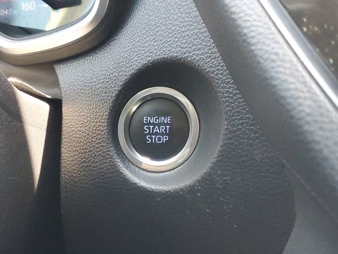 Used 2022 Toyota Corolla Cross XLE FWD image 30