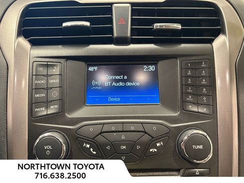 Used 2017 Ford Fusion SE FWD image 9