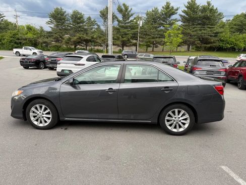 Used 2012 Toyota Camry XLE w/ Leather Pkg FWD image 11