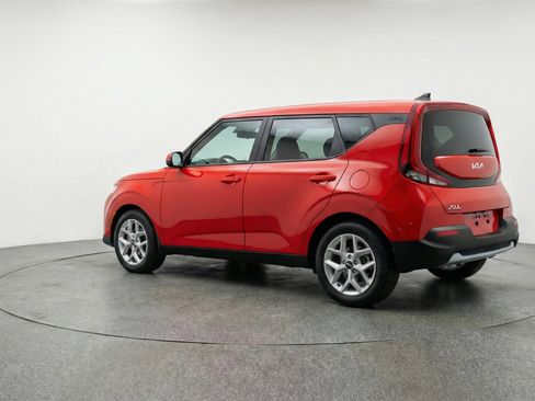 Used 2025 Kia Soul LX w/ LX Technology Package FWD image 6