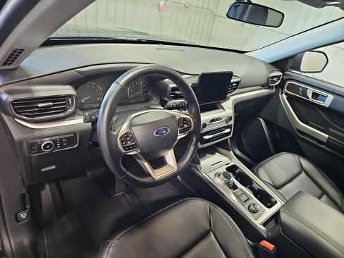 Used 2023 Ford Explorer XLT w/ Equipment Group 202A AWD/4WD image 16