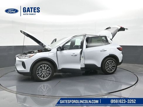 New 2025 Ford Escape SE image 50