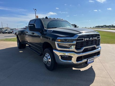 Used 2025 RAM 3500 Tradesman AWD/4WD image 5