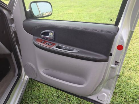 Used 2006 Chevrolet Uplander LS w/ Climate Package FWD image 26