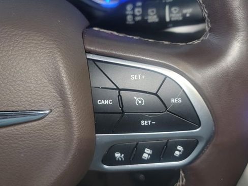 Used 2019 Chrysler Pacifica Touring-L Plus w/ Advanced Safetytec Group image 16