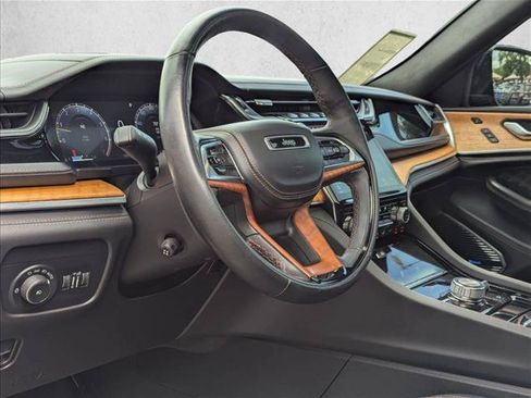 Used 2022 Jeep Grand Cherokee Summit AWD/4WD image 10