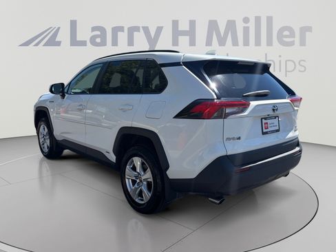 Used 2021 Toyota RAV4 XLE AWD/4WD image 3