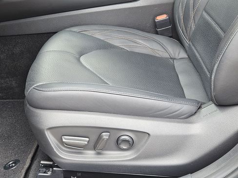 Used 2022 Toyota Avalon Limited FWD image 20