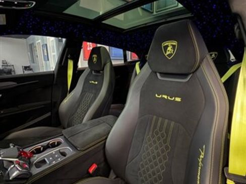 Used 2024 Lamborghini Urus Performante AWD/4WD image 15
