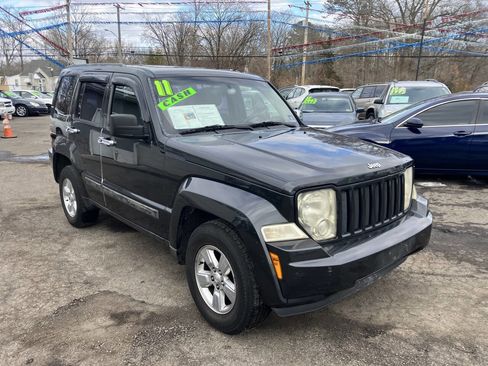 Used 2011 Jeep Liberty Sport image 3