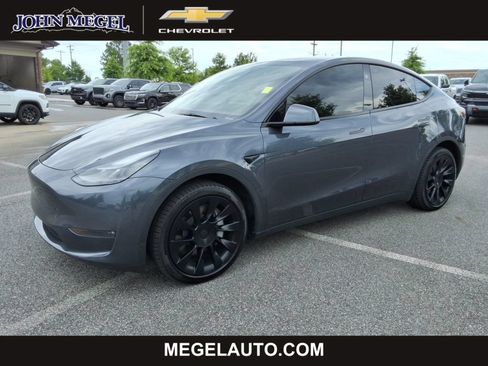 Used 2023 Tesla Model Y Long Range AWD/4WD image 1