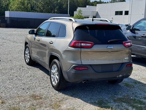Used 2017 Jeep Cherokee Latitude w/ True North Edition AWD/4WD image 7
