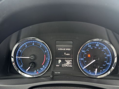 Used 2018 Toyota Corolla LE image 21