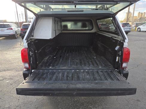 Used 2020 Toyota Tacoma SR image 15