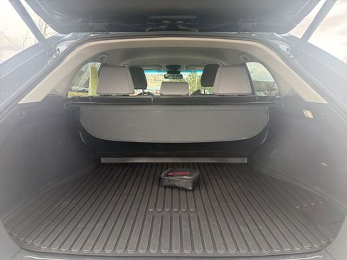 Used 2024 Toyota Venza LE image 25