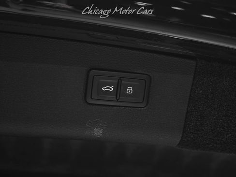 Used 2021 Bentley Bentayga AWD/4WD image 63