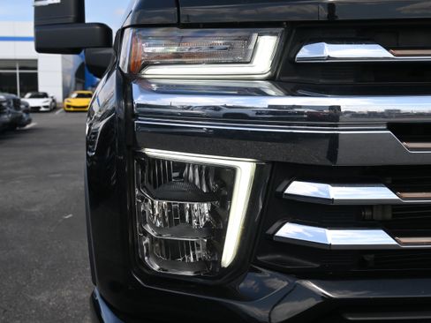 Used 2022 Chevrolet Silverado 2500 High Country w/ Z71 Off-Road Package image 16