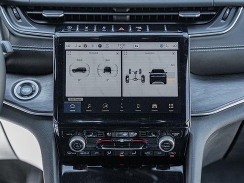 Used 2022 Jeep Grand Cherokee Overland w/ Luxury Tech Group IV image 26