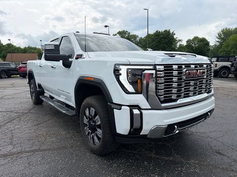 Used 2025 GMC Sierra 2500 Denali w/ Denali Reserve Package AWD/4WD image 14