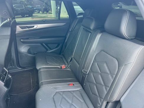 Used 2024 Volkswagen Atlas Cross Sport SE FWD image 22