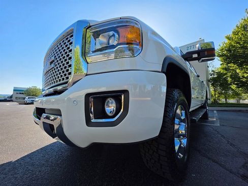 Used 2016 GMC Sierra 3500 Denali w/ Duramax Plus Package image 9