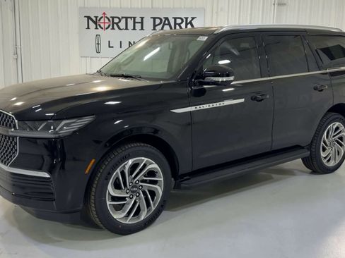 New 2026 Lincoln Navigator Premiere AWD/4WD image 5