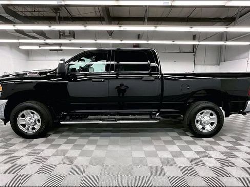 Used 2024 RAM 2500 Tradesman w/ Chrome Appearance Group AWD/4WD image 14