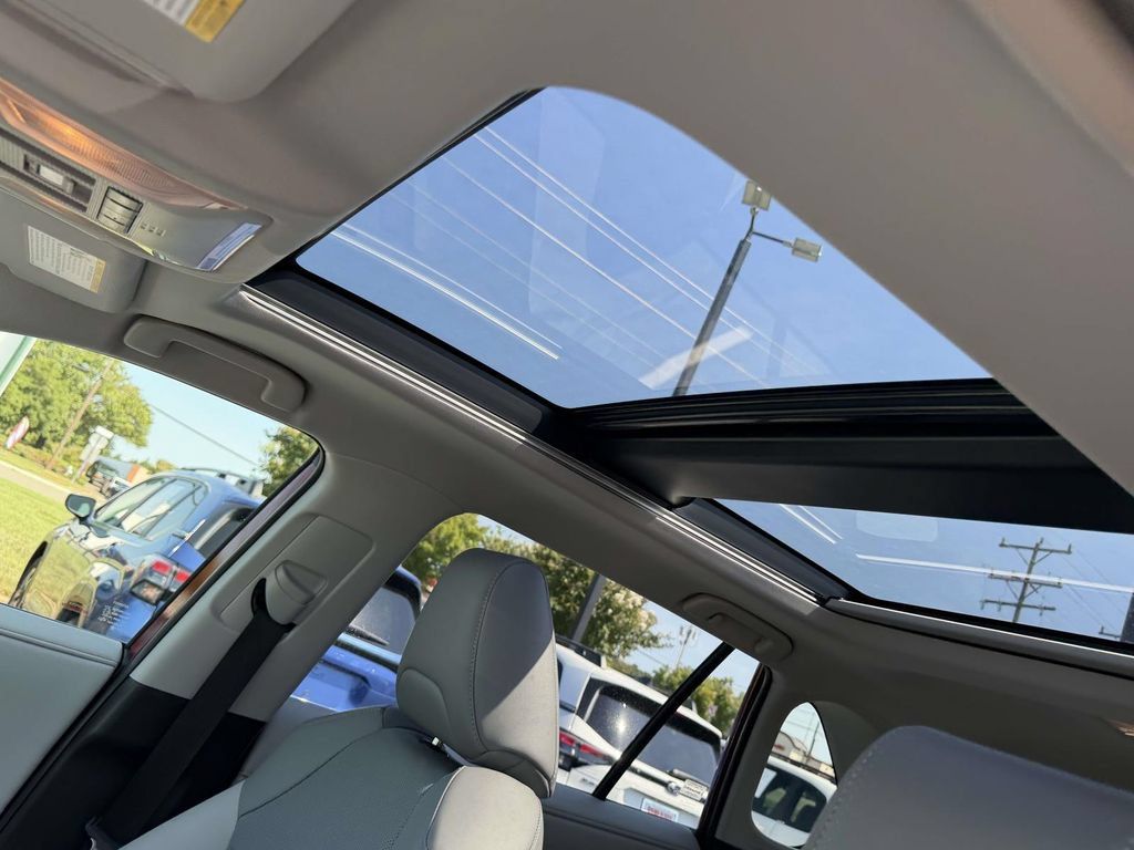 Used 2020 Toyota RAV4 Limited AWD/4WD image 19