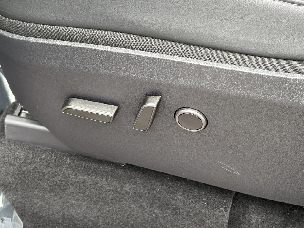 Used 2024 Tesla Model Y 2WD image 20