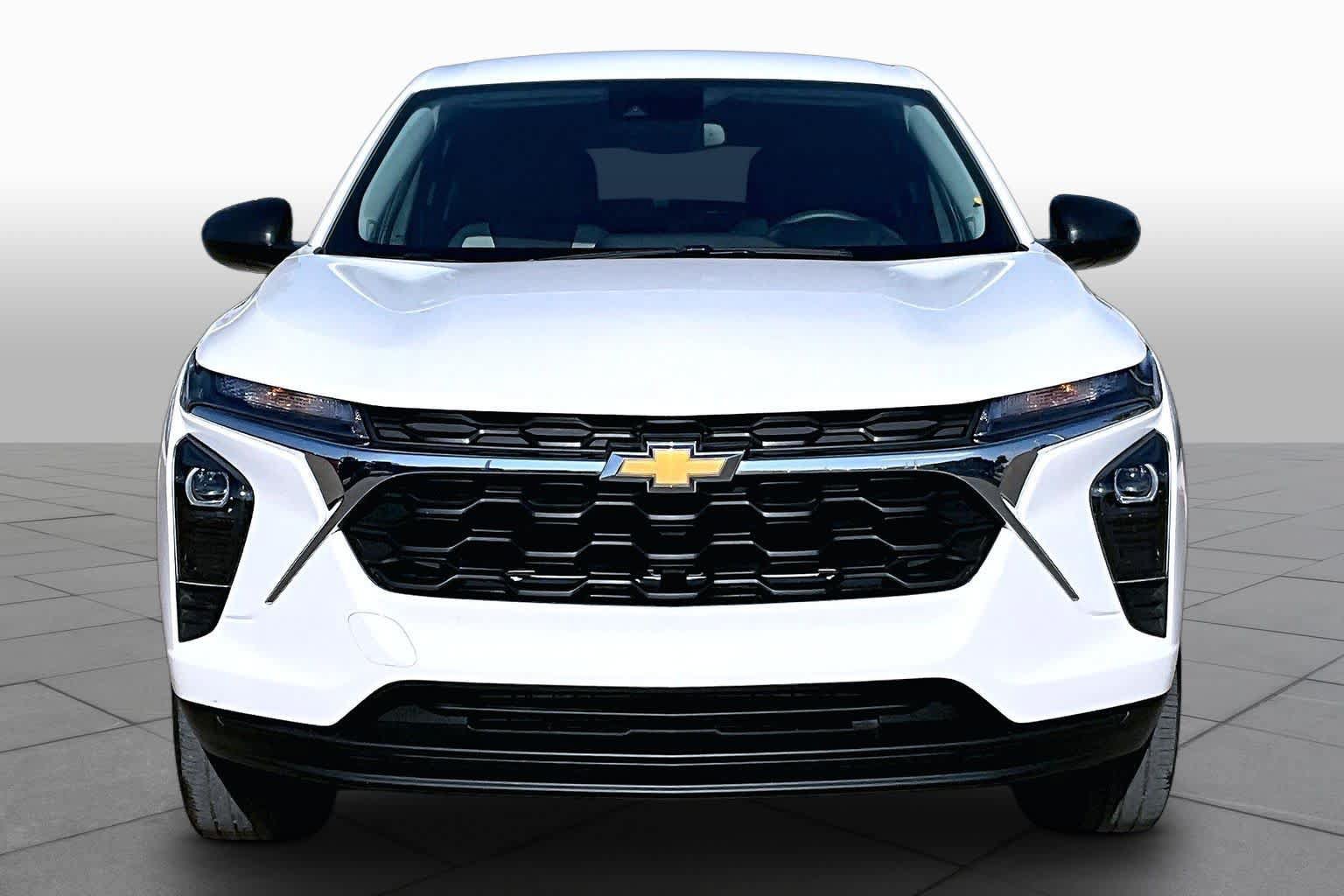 Used 2025 Chevrolet Trax LS FWD image 4