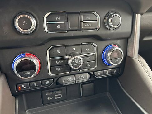 Used 2021 GMC Yukon SLT w/ SLT Luxury Package AWD/4WD image 32