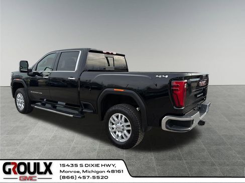 Used 2024 GMC Sierra 2500 SLT w/ SLT Premium Package image 4