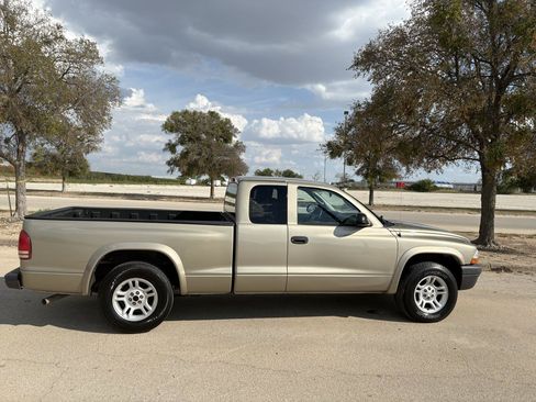 Used 2004 Dodge Dakota 2WD Club Cab w/ Tire & Handling Group image 39
