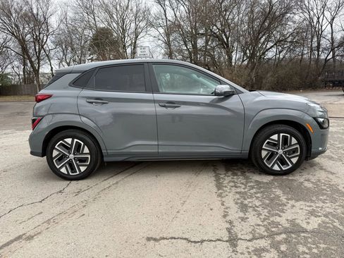 Used 2023 Hyundai Kona SE image 4