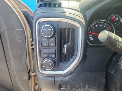 Used 2022 Chevrolet Silverado 1500 LT AWD/4WD image 6