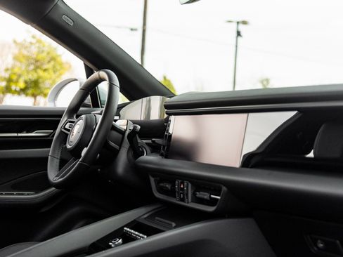 New 2026 Porsche Macan 4 Electric image 46