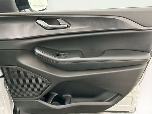 Used 2024 Jeep Grand Cherokee L Laredo image 34