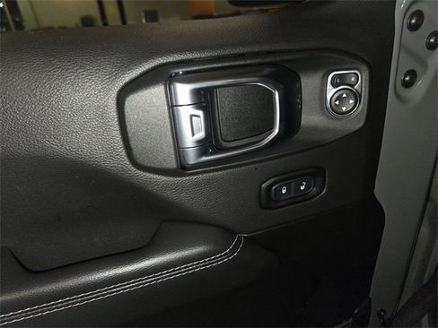 Used 2022 Jeep Wrangler Unlimited Sahara w/ Dual Top Group image 13