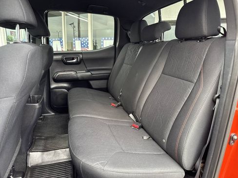 Used 2017 Toyota Tacoma TRD Sport w/ Tow Package AWD/4WD image 26