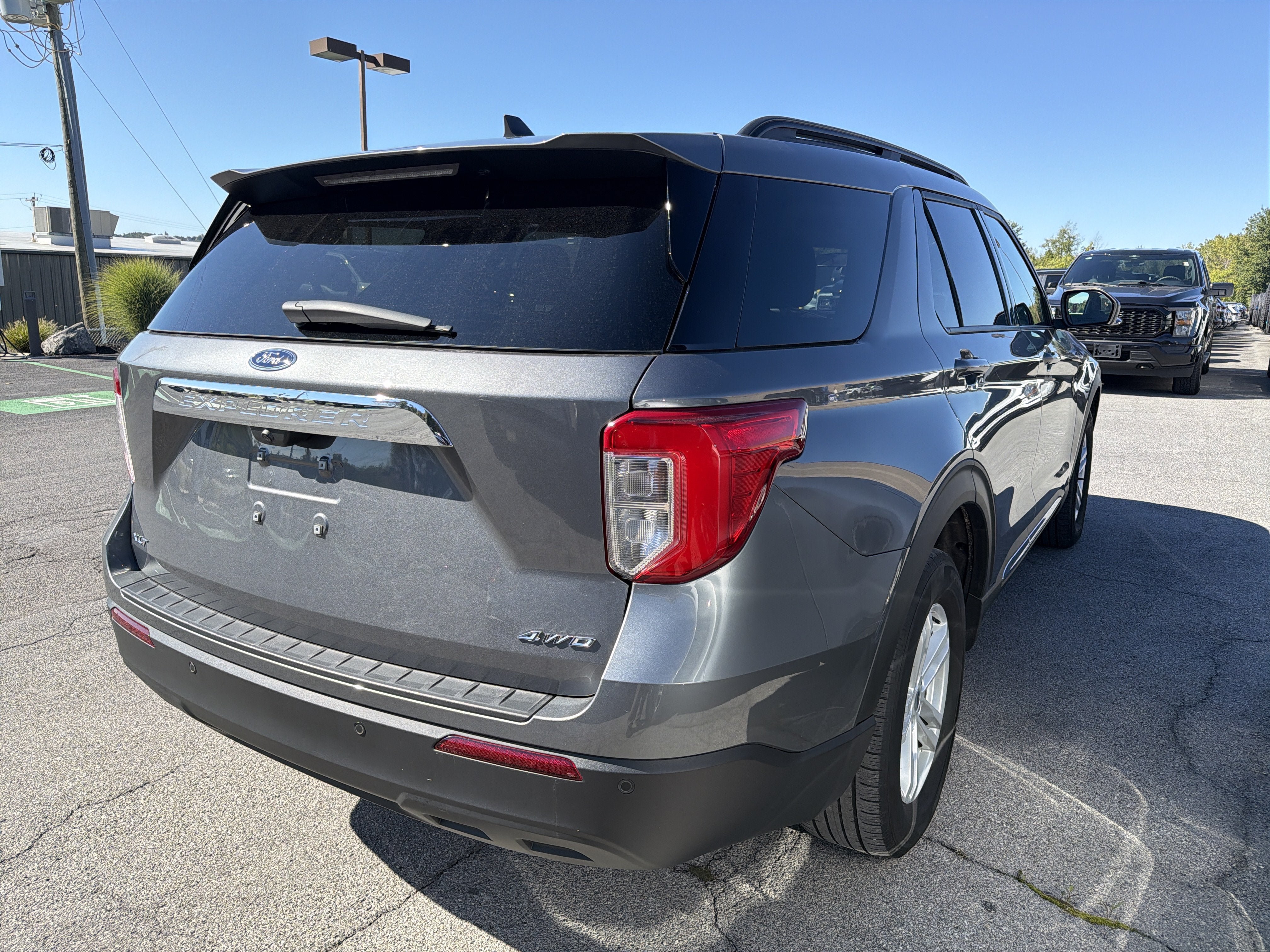 Used 2023 Ford Explorer XLT AWD/4WD image 7