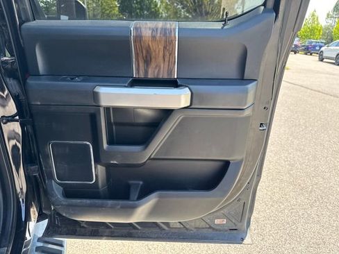 Used 2019 Ford F150 Lariat w/ Equipment Group 502A Luxury AWD/4WD image 16