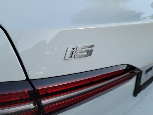 Used 2024 BMW i5 M60 AWD/4WD image 6